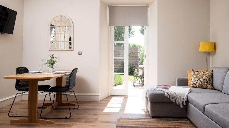 Cambridge House - Cottage Number One - Bed and Breakfast Holy Island