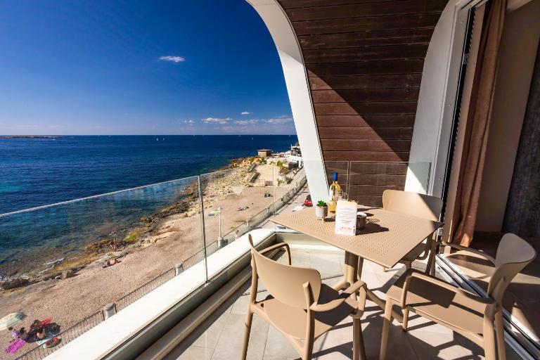 Bugibba - Central Luxury Seafront, only for family - B&B San Pawl il-Baħar
