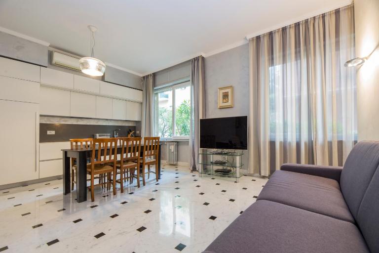 JOIVY Spacious 2-bedroom flat with Parking and Balcony - B&B Genova