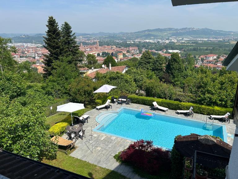 Alba View Apartments with Pool - B&B Alba