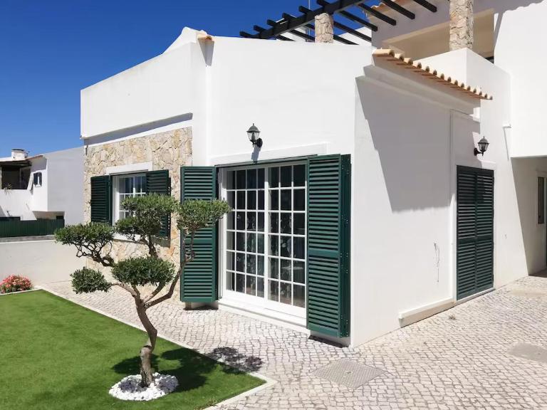 Casa Campo e Praia by DolceStay - V4 no Meco a 5min da Praia com Jardim & BBQ - B&B Sesimbra