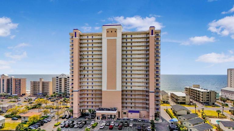 Crystal Tower 1703 by Vacation Homes Collection - B&B Gulf Shores