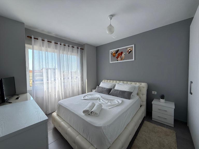 Lori's Seaside Modern Apartment - Ferienwohnung Durrës