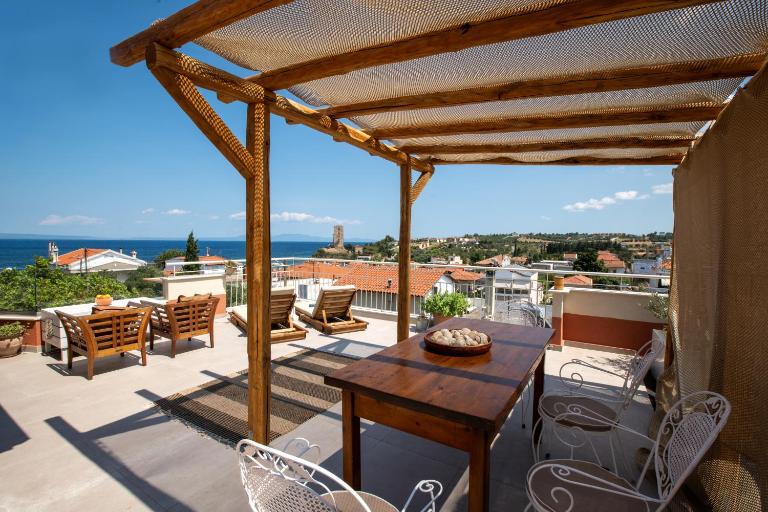 Delmare Tower View Suites - B&B Nea Fokaia
