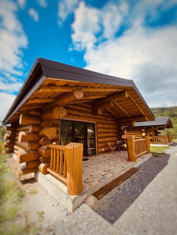 EastWood Cabins - Chambres d'hôtes Moisei