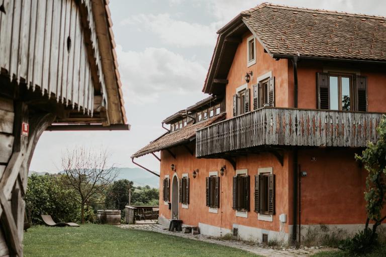 Hisa Vina - Ferienwohnung Podlehnik