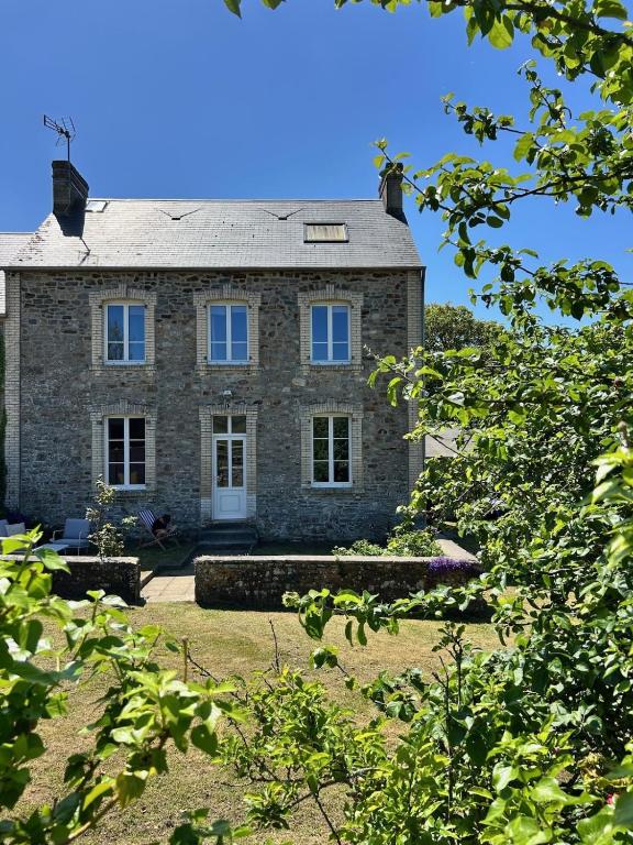 Maison 4 chambres, grand jardin, 10 minutes des plages - B&B Besneville
