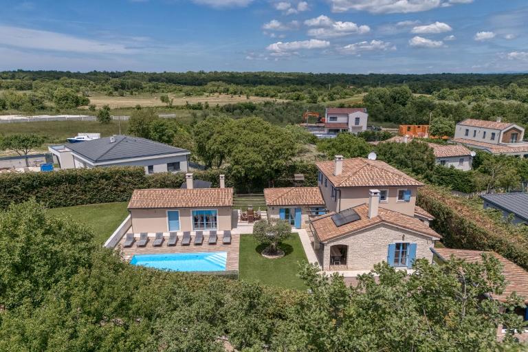 Villa Milo Mali Vareski with Pool - Happy Rentals - B&B Mali Vareški