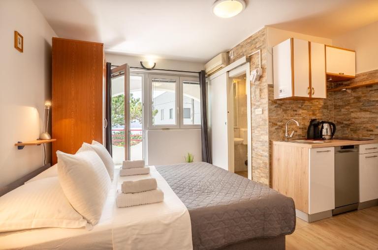 Apartmani Luky - B&B Karlobag