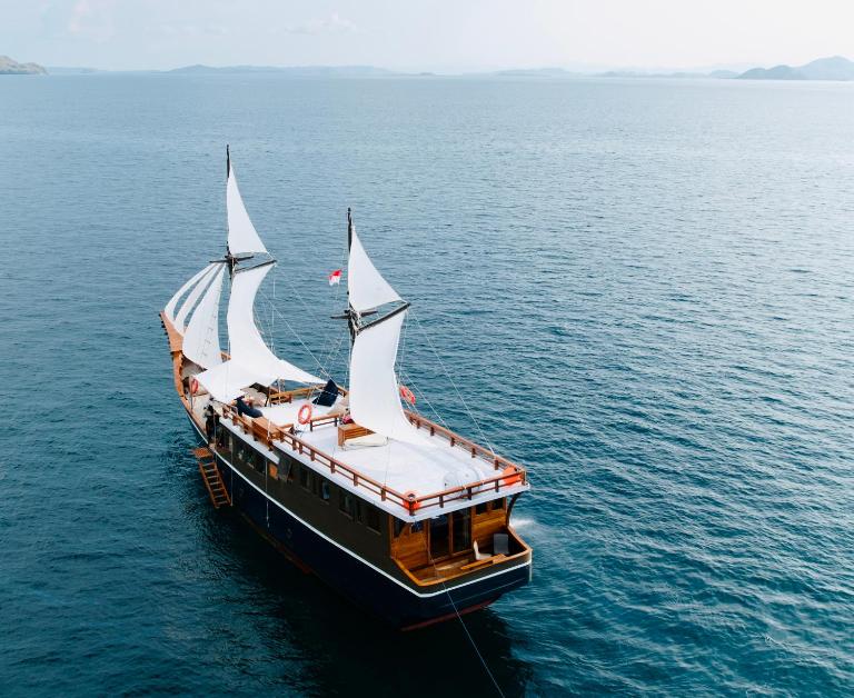 Komodo Cruise 3D2N with Emocean Tour - Monday & Friday Departures - Chambres d'hôtes Labuan Bajo
