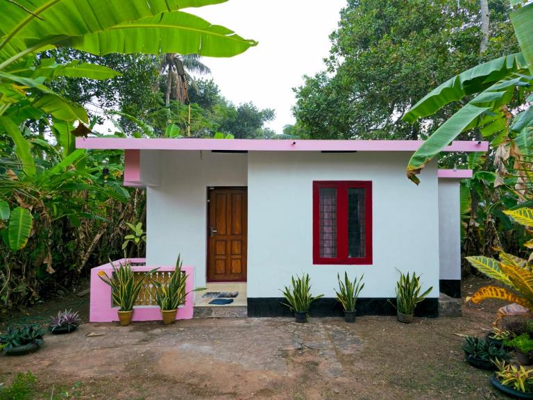 La ixora - Bed and Breakfast Varkkallai