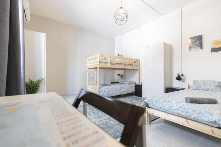starboard gzira 4 bedroom apartment - B&B Ta’ Xbiex