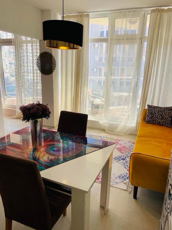 Rose Garden Apartment 10 - Ferienwohnung Sonnenstrand