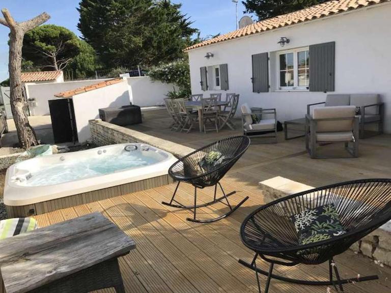 La Baleine - Ancienne Maison de pêcheur à 20 m de la plage - B&B Le Bois-Plage-en-Ré