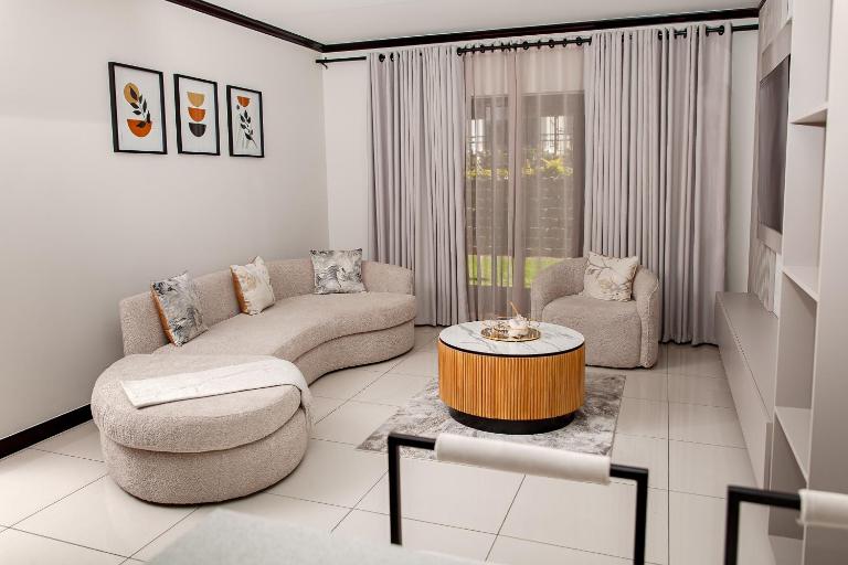 Closer to Home Luxury Apartments - B&B Midrand