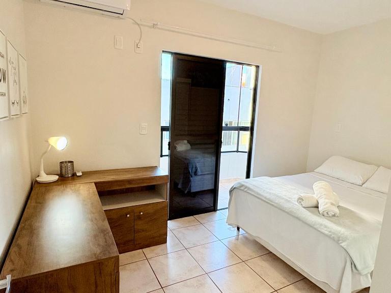 Sua casa na praia em Laguna, a 100m do Mar - B&B Laguna