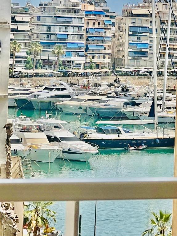 Piraeus Pasalimani LargeTerrace Seaview Apartment - B&B Pireo