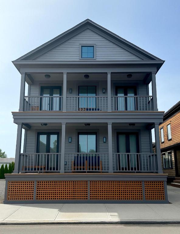 Brand New Construction! 3 Unit5 Bed Property - B&B Newport