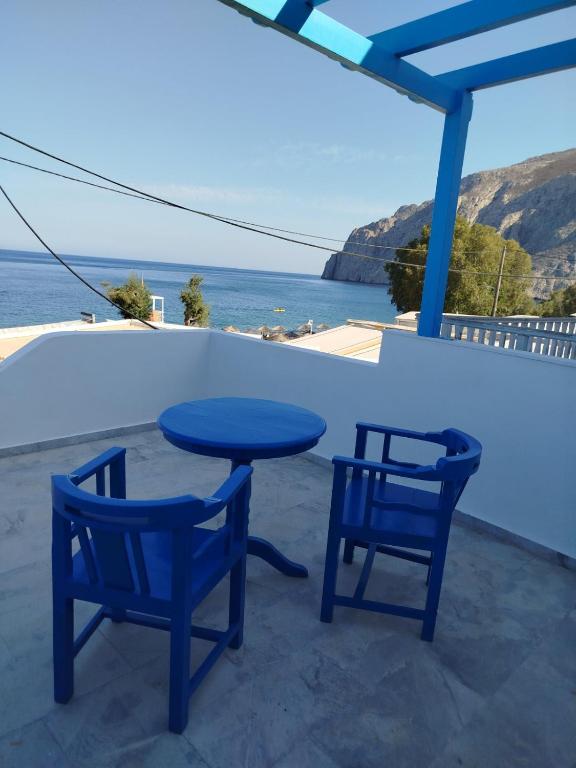 WHITE & BLUE Kamari - B&B Kamari
