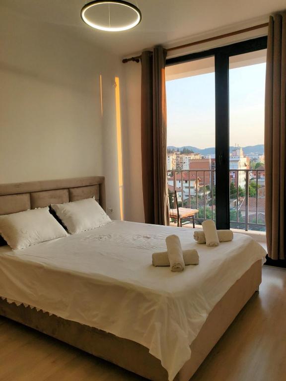 City Apartment with Balconies - B&B Tirana