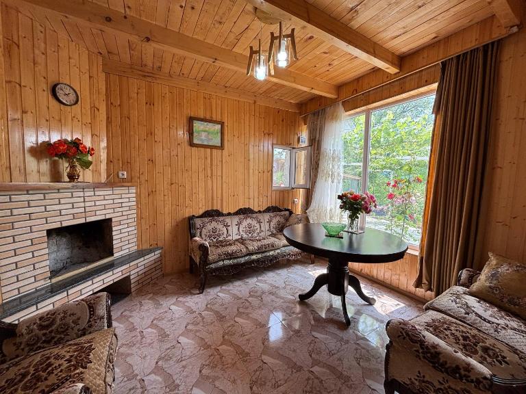 Friendly Cottage with small Pool - B&B Ambrolauri