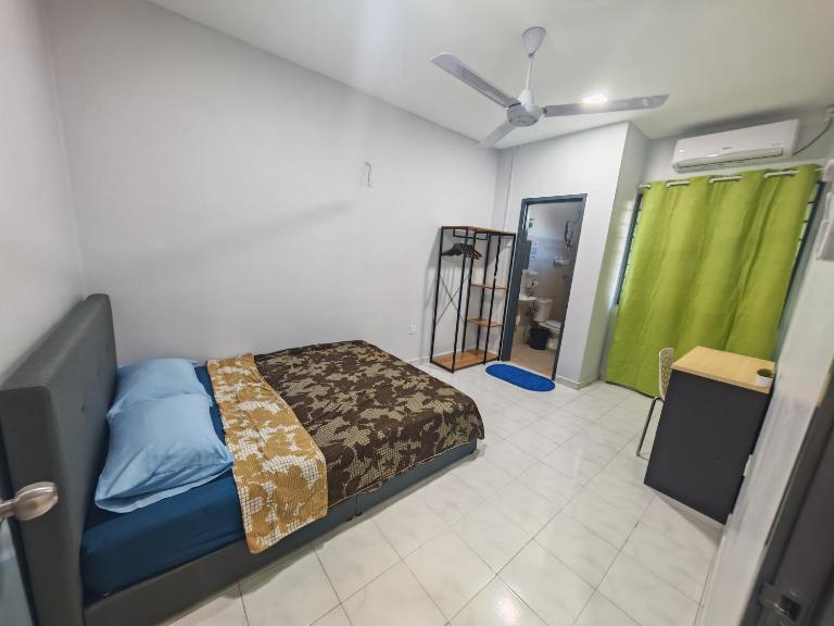 MixxHome Seremban 2, One Queen Bed, Private Bathroom - Ferienwohnung Seremban