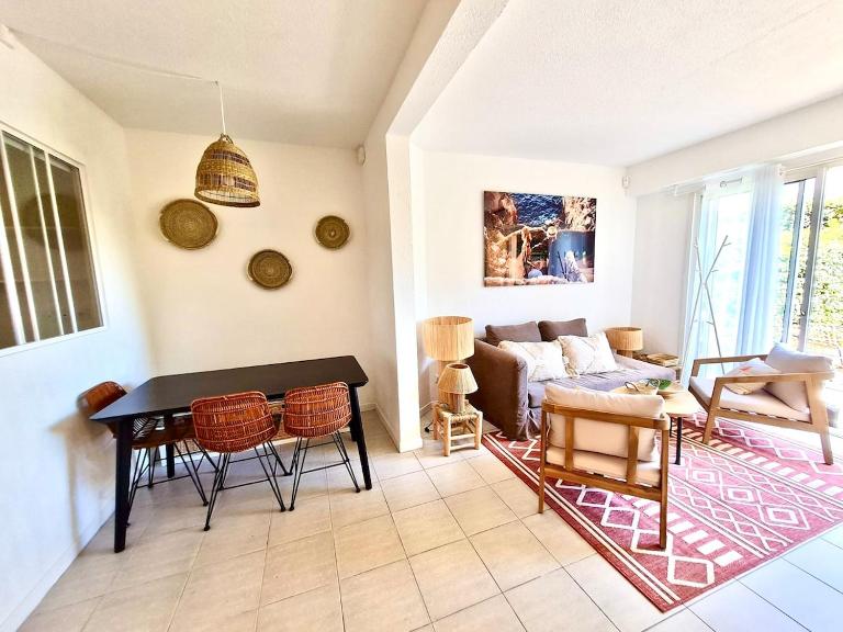 Rez de jardin 400 m de la mer - Bed and Breakfast Cavalaire-sur-Mer