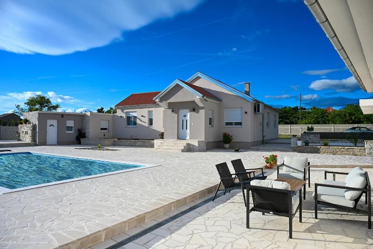 Holiday Home Marija with pool - B&B Buković
