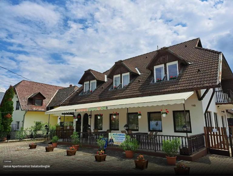 Dózsa Vendégház - B&B Balatonboglár