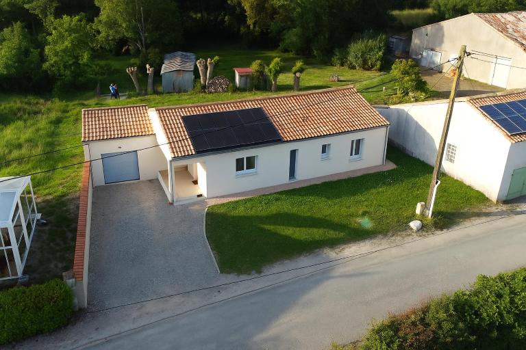 Maison neuve tout confort avec jardin - Bed and Breakfast Le Bourdet