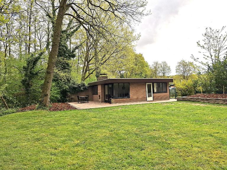 Vrijstaande vakantiebungalow met optimale privacy!! - B&B Rekem