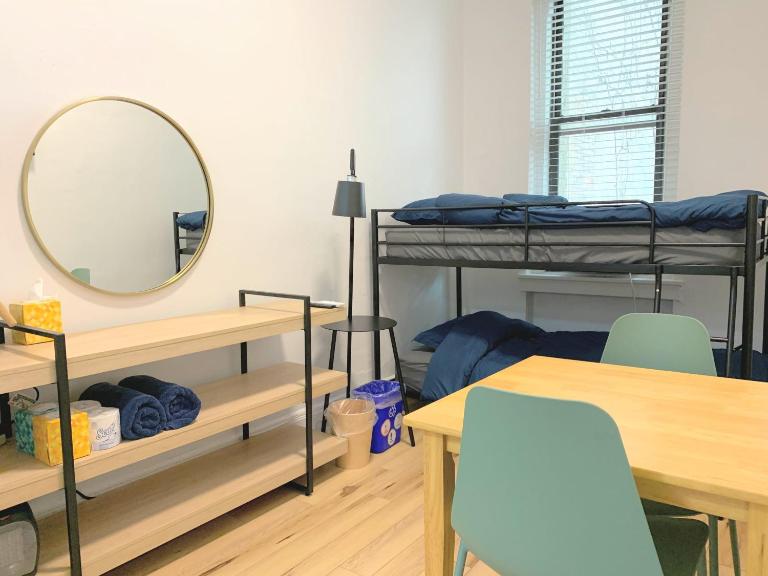Chelsea Studio-Shared Bathroom with Kitchen Twin Bunk Bed - Bed and Breakfast New York