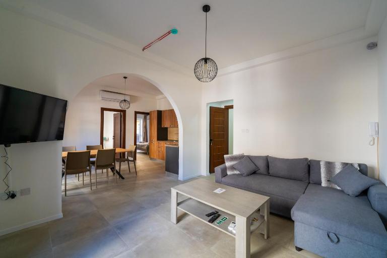 Flora Flats 1st, 2nd and 3rd floor appartments no lift - B&B San Pawl il-Bahar