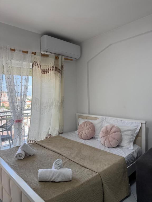 Apartment Between Sea and Town - Ferienwohnung Durrës