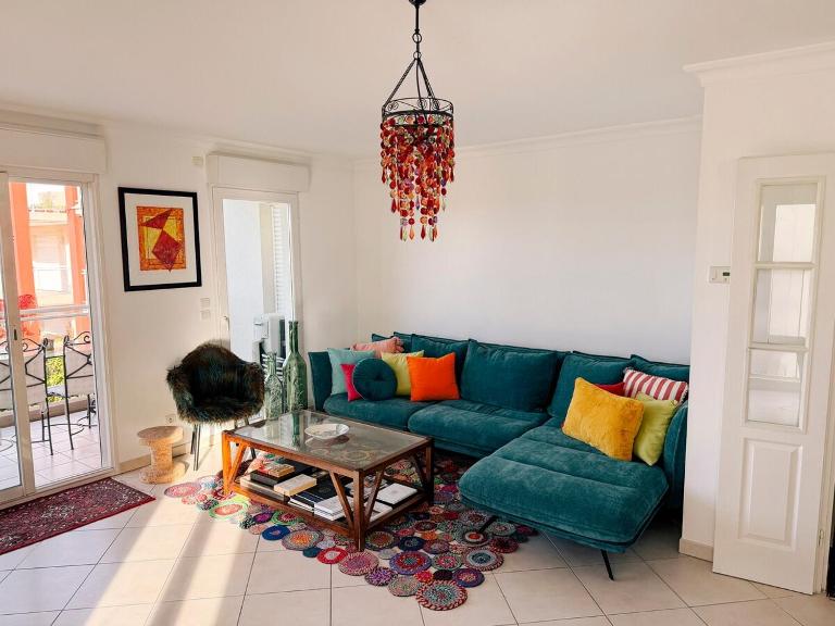 Spacious Seaside Condo with Garden & Sea-View - B&B Antibes