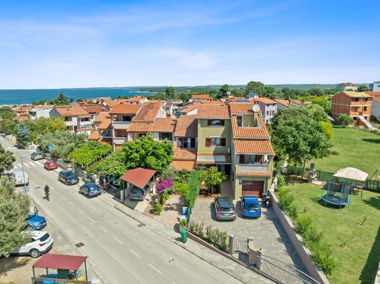 Villa Maras with yard, 400 m to the beach - B&B Pula