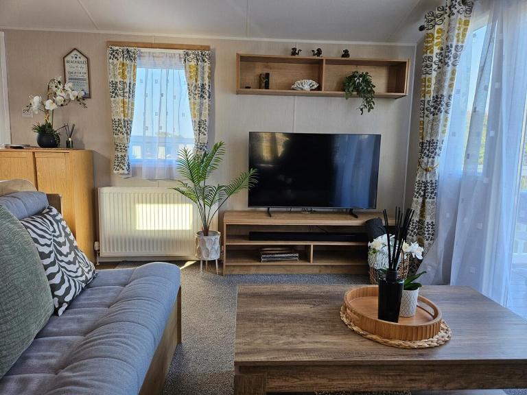 Modern Caravan - Park Dean-Camber Sands - sleeps 6- ENTERTAINMENT PASSES NOT INCLUDED - B&B Camber