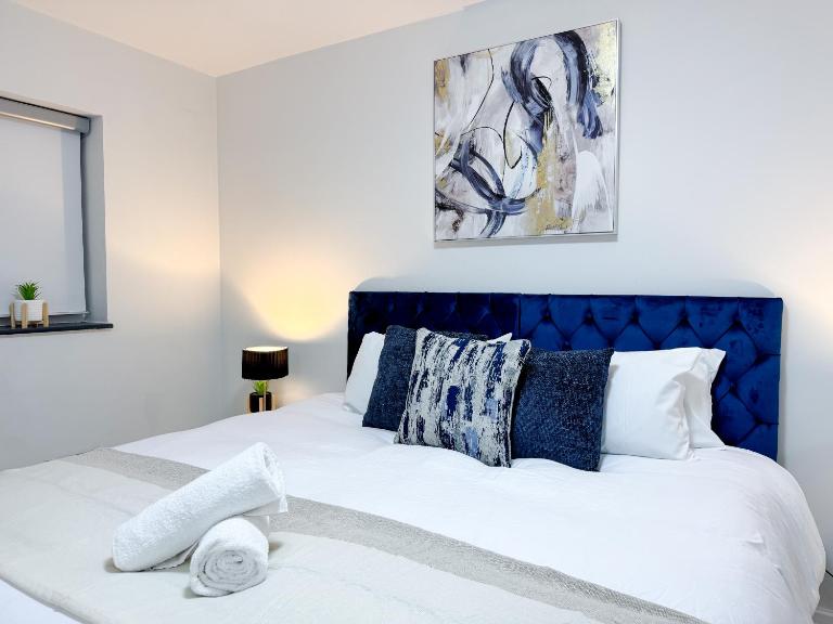 Modern & Cozy - City Centre 2-Bed Flat with Garden - B&B Cardiff