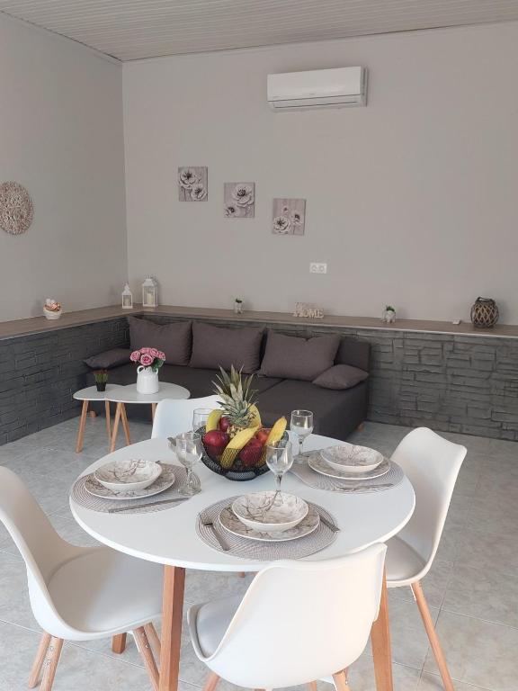 Sunny house - Ferienwohnung Kremastí