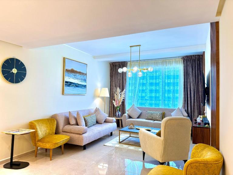 Appartement raffiné en plein coeur de Tanger, Proche Gare TGV, Plage, Corniche & Mall, WIFI IPTV AC - B&B Tangier