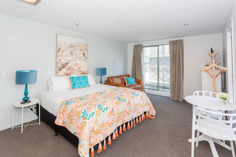 Uniquely Located Apartment with Kitchen - B&B Christchurch