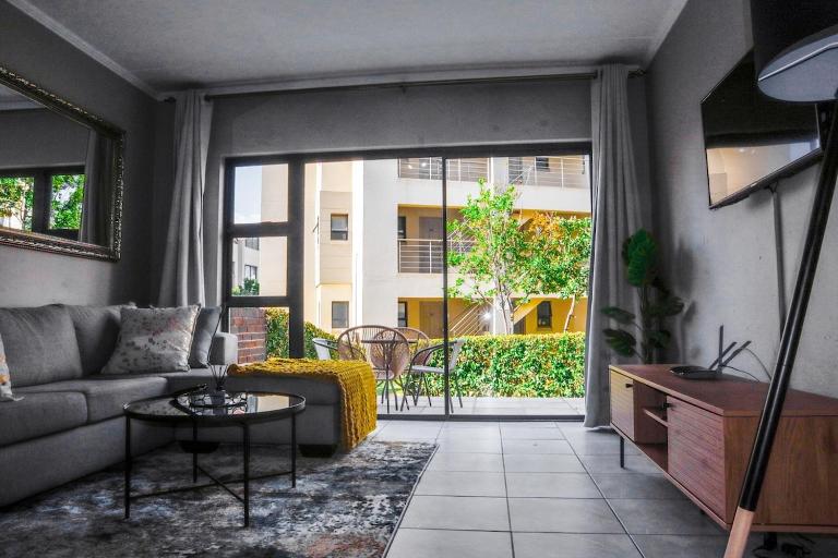 Modern Family Retreat, Fourways, Pool and Wifi - B&B Centane
