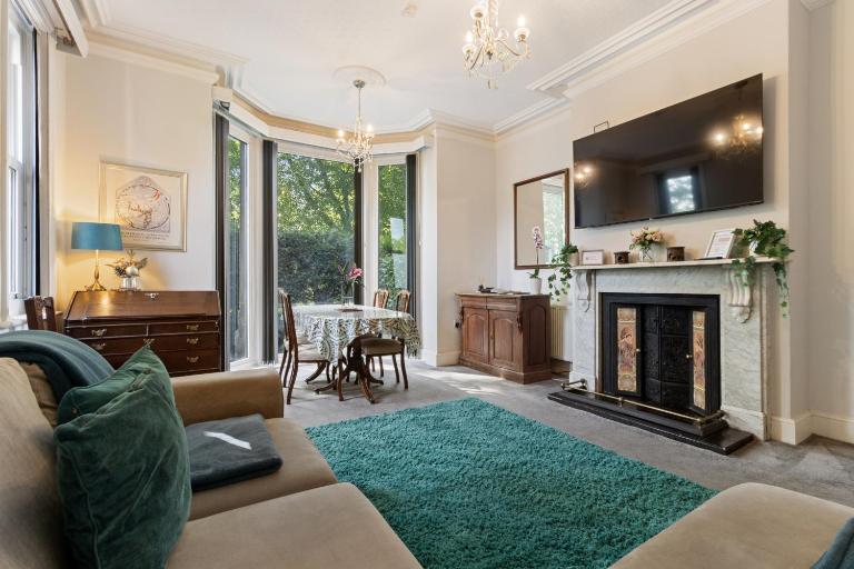 Elegant Malvhina Retreat on the Malvern Hills - Bed and Breakfast Great Malvern