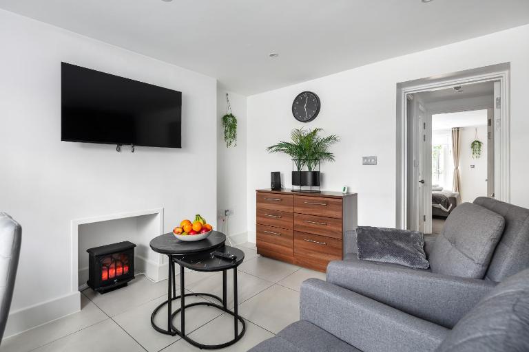 2 Minutes from Kings Cross 1 Bedroom Apartment with Private Patio - B&B Londra