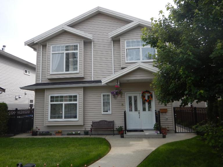 Clean and Quiet 2 bdr 2 bthr private entrance entire guests suite near Coquitlam Center mall and skytrain - B&B Coquitlam