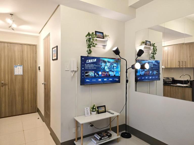 Citispace 1BR Condotel Suite at FAME Residences #FM35B - B&B Manila
