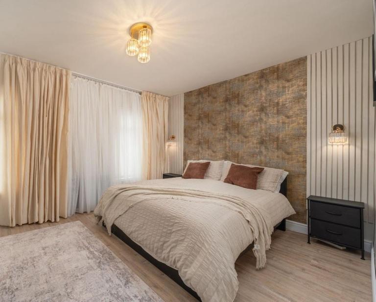 Connsbrook House- Stylish 2 Bed NITB approved close to city - Chambres d'hôtes Belfast