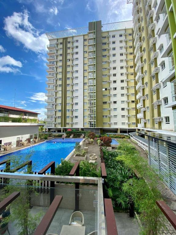 15FLR Condo End-Unit With Balcony Facing Amenities in Mesaverte Residences CDO - B&B Pontud