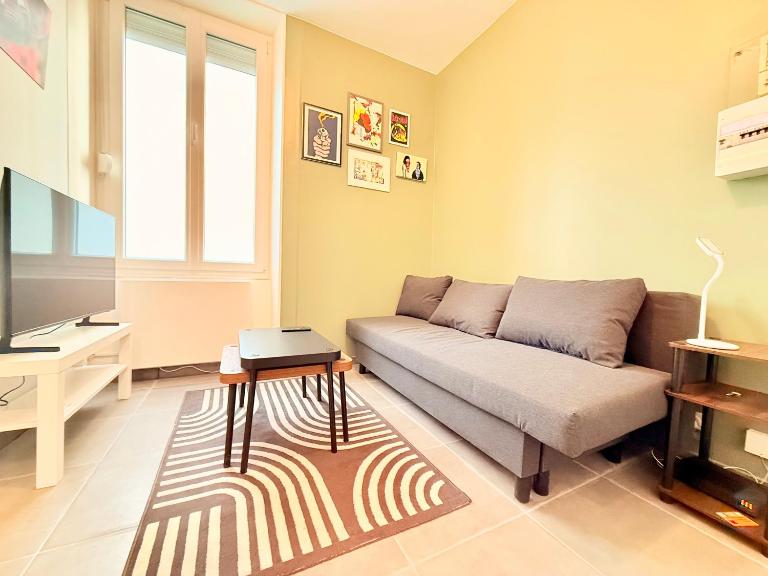 Studio rénové au pied de la Gare Viotte - B&B Besançon