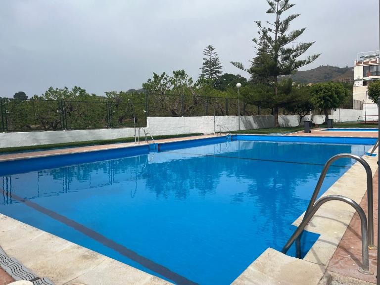 Apartamento en Almuñécar con piscina comunitaria - Bed and Breakfast Almuñécar